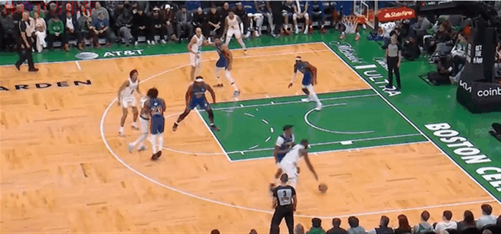 杰伦-布朗杀入篮下造成斯图尔特犯规,双方险些再起冲突 杰伦-布朗杀入篮下造成斯图尔特犯规,双方险些再起冲突