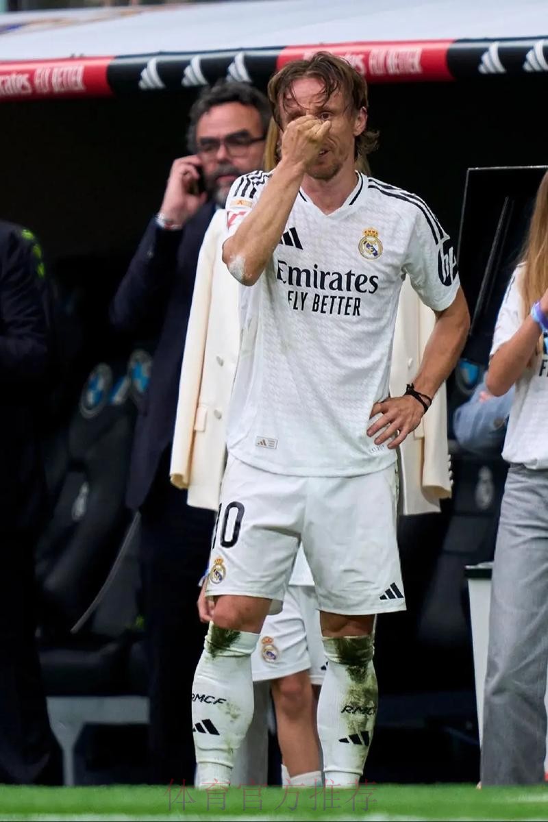 7年首次国家德比输4球!皇马球迷提前离开伯纳乌