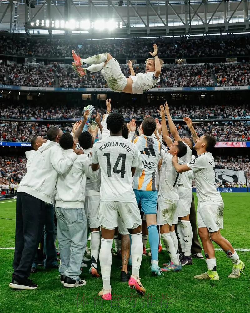 7年首次国家德比输4球!皇马球迷提前离开伯纳乌